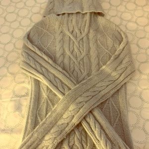 Neiman Marcus Cashmere sweater